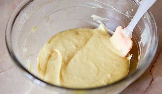 йогуртовый пирог с абрикосами и яблоками