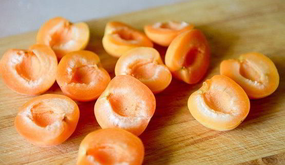 йогуртовый пирог с абрикосами и яблоками