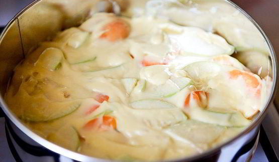 йогуртовый пирог с абрикосами и яблоками