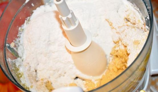 хрустящий песочный пирог со смородиной