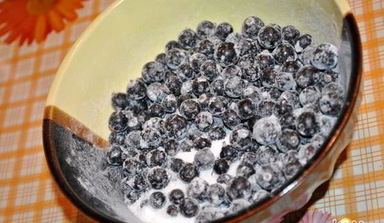 хрустящий песочный пирог со смородиной