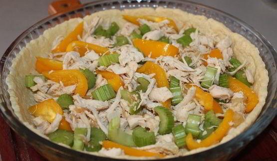 киш с курицей, перцем и сельдереем