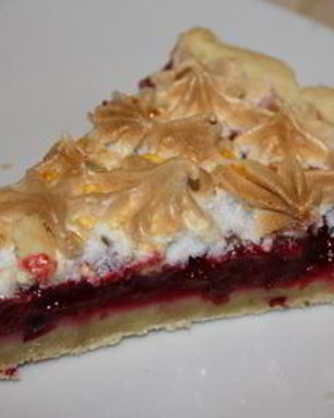 Клюквенный пирог с безе