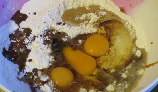 кофейный пирог-спираль с карамелью