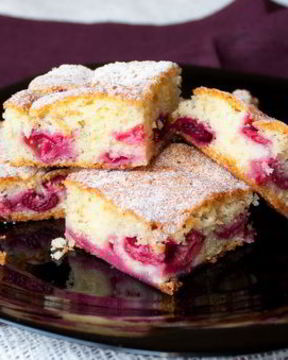 Нарезной вишневый пирог