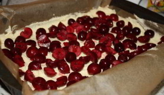 нарезной вишневый пирог