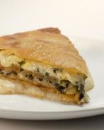 Осетинский пирог с сулугуни и шпинатом