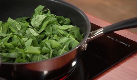 осетинский пирог с сулугуни и шпинатом