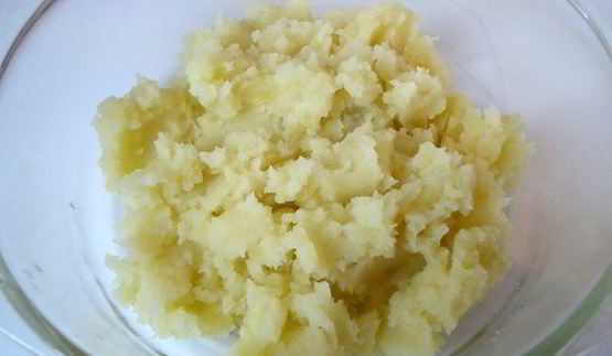 открытый деревенский пирог с сыром джюгас