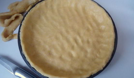 открытый деревенский пирог с сыром джюгас