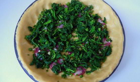 открытый деревенский пирог с сыром джюгас