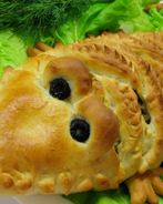 Пирог-крокодил с начинкой из фарша, лука и капусты