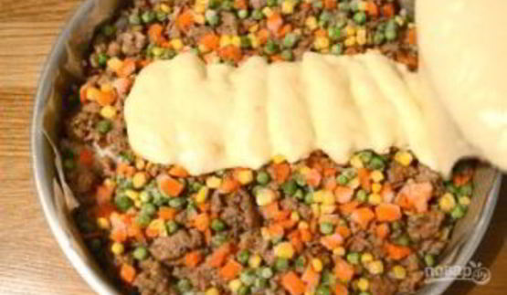 пирог-перевертыш с мясом и грибами