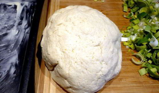 пирог с брокколи и луком-пореем из картофельно-творожного теста за сердцем вслед