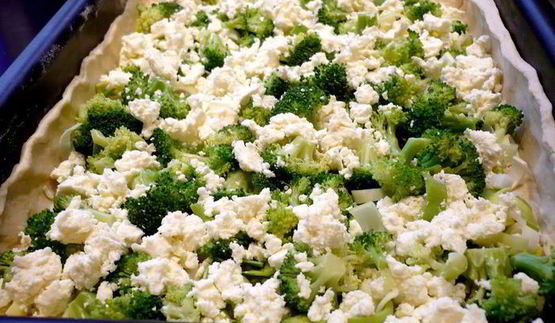 пирог с брокколи и луком-пореем из картофельно-творожного теста за сердцем вслед