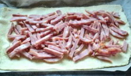 пирог с начинкой из сыра и ветчины