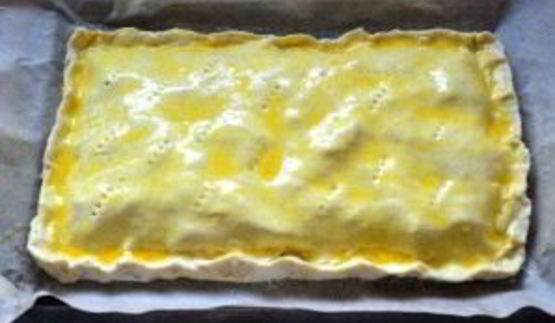 пирог с начинкой из сыра и ветчины