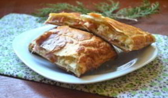 пирог с начинкой из сыра и ветчины