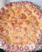 Пирог с сосисками, помидорами и сыром