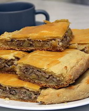 Пирог с сыром и мясом