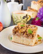 Пирог с яблоками и орехами