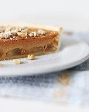 Пирог с яблоками и вареной сгущенкой