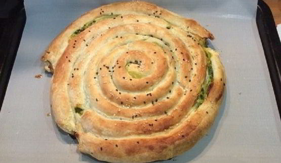 пирог улитка со шпинатом