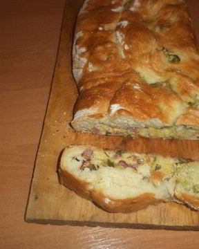 Пироги из дрожжевого теста с брокколи, сыром и колбасой