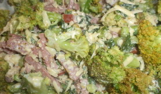 пироги из дрожжевого теста с брокколи, сыром и колбасой