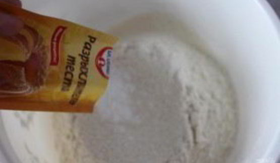 постный пирог на чае с вареньем