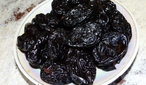 правильный немецкий рассыпчатый пирог с черносливом