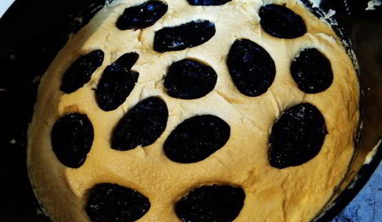 правильный немецкий рассыпчатый пирог с черносливом
