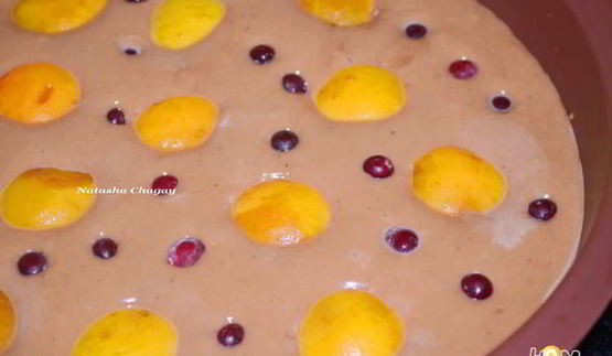 шоколадно-медовый пирог с абрикосами