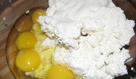 сырный киш с цветной капустой, цукини и оливками