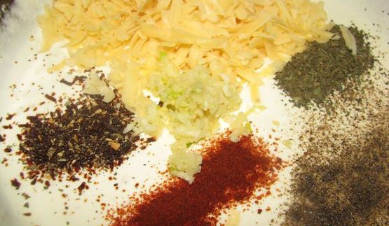 сырный киш с цветной капустой, цукини и оливками