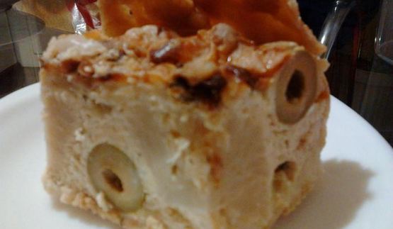 сырный киш с цветной капустой, цукини и оливками