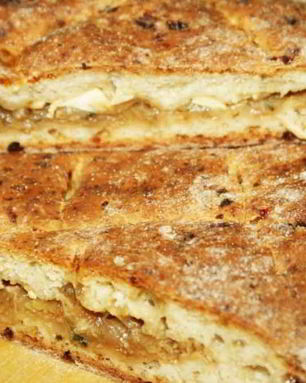 Творожный пирог с капустой и яйцом