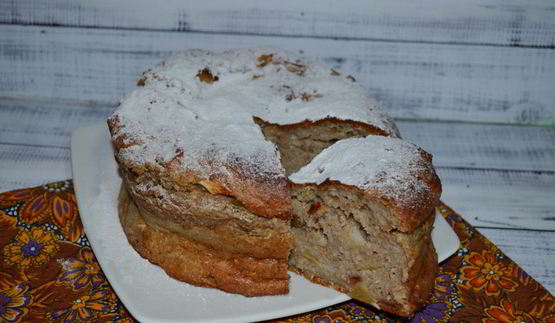 творожный пирог с яблоком и изюмом