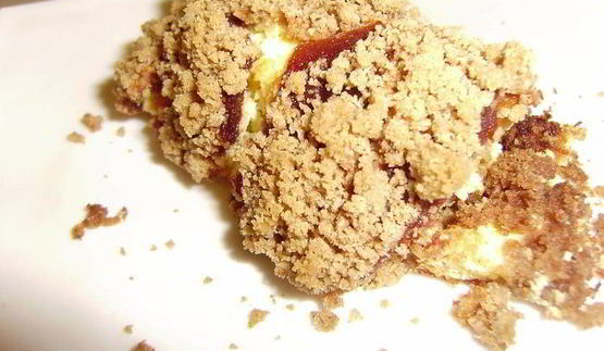 творожный пирог со штрейзелем и айвой