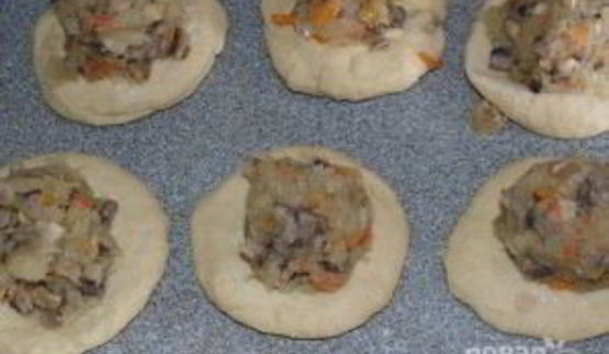 домашние пирожки с капустой и грибами в духовке