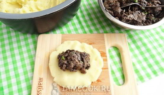 картофельные пирожки с грибами