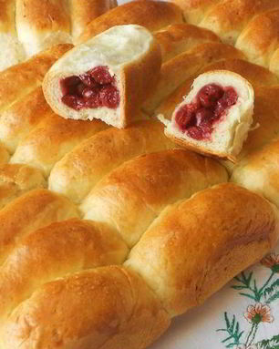 Мамины пирожки с вишней