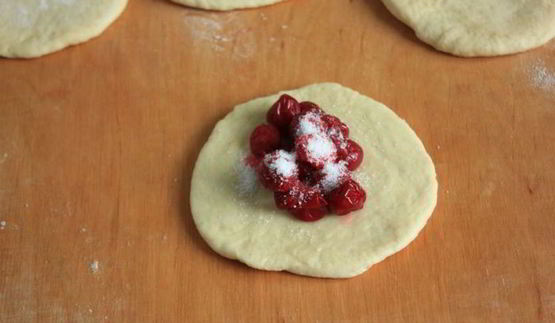 мамины пирожки с вишней