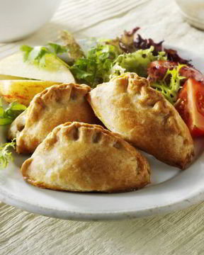 Печеные пирожки с капустой и яйцом