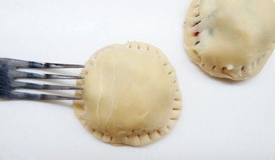 пирожки-бомбочки с фетой, помидорами и зеленью