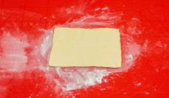 пирожки из слоеного теста с капустой, беконом и фаршем