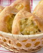Пирожки из творожного теста с мясом и картошкой