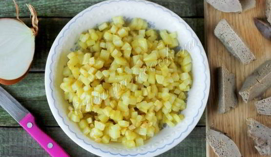 пирожки печеные с жареной картошкой и печенью