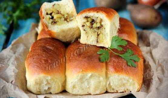 пирожки печеные с жареной картошкой и печенью
