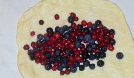 пирожки с черникой на сковороде